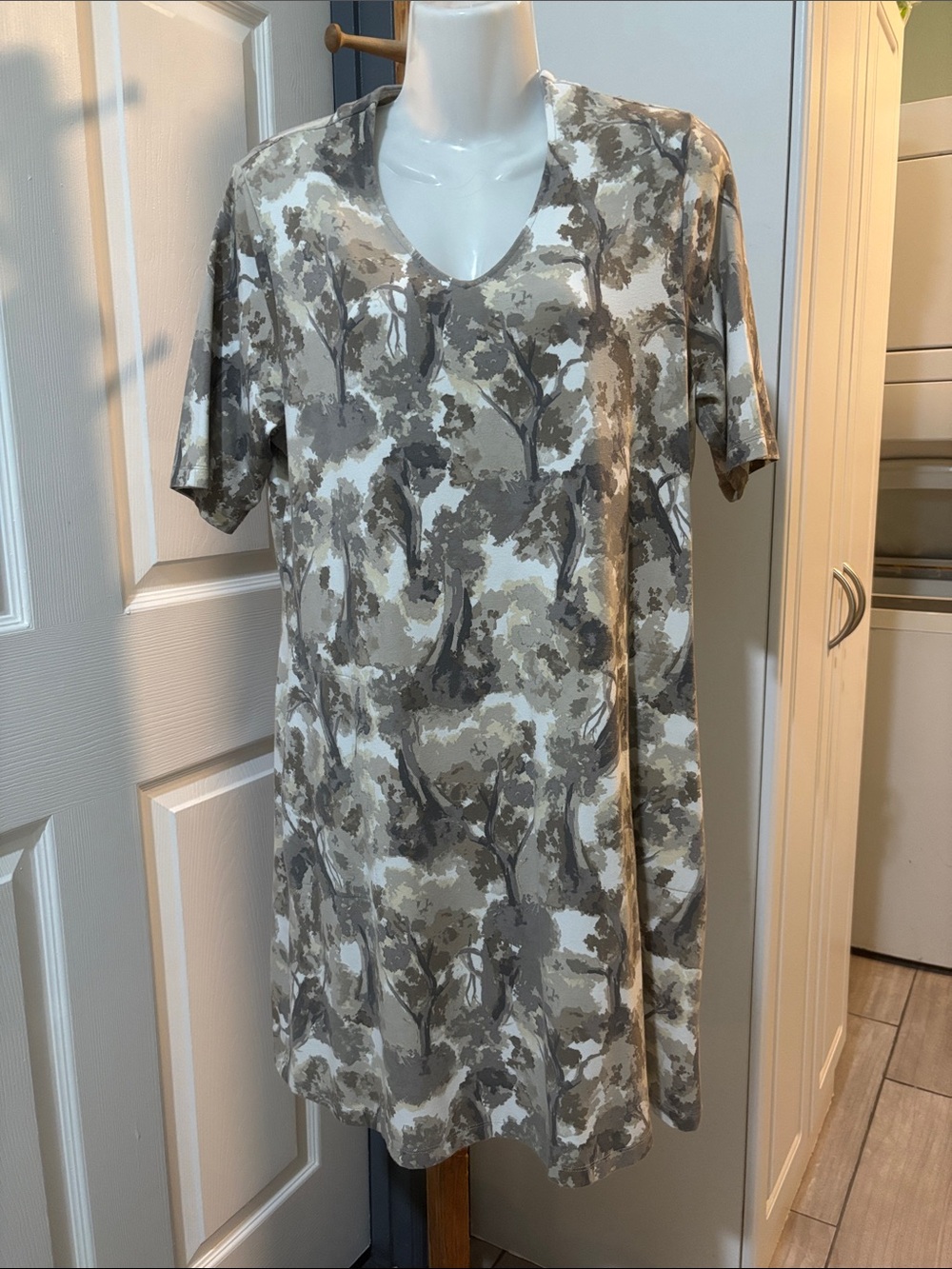 Isaac Mizrahi Taupe and Cream V-Neck Midi Dress